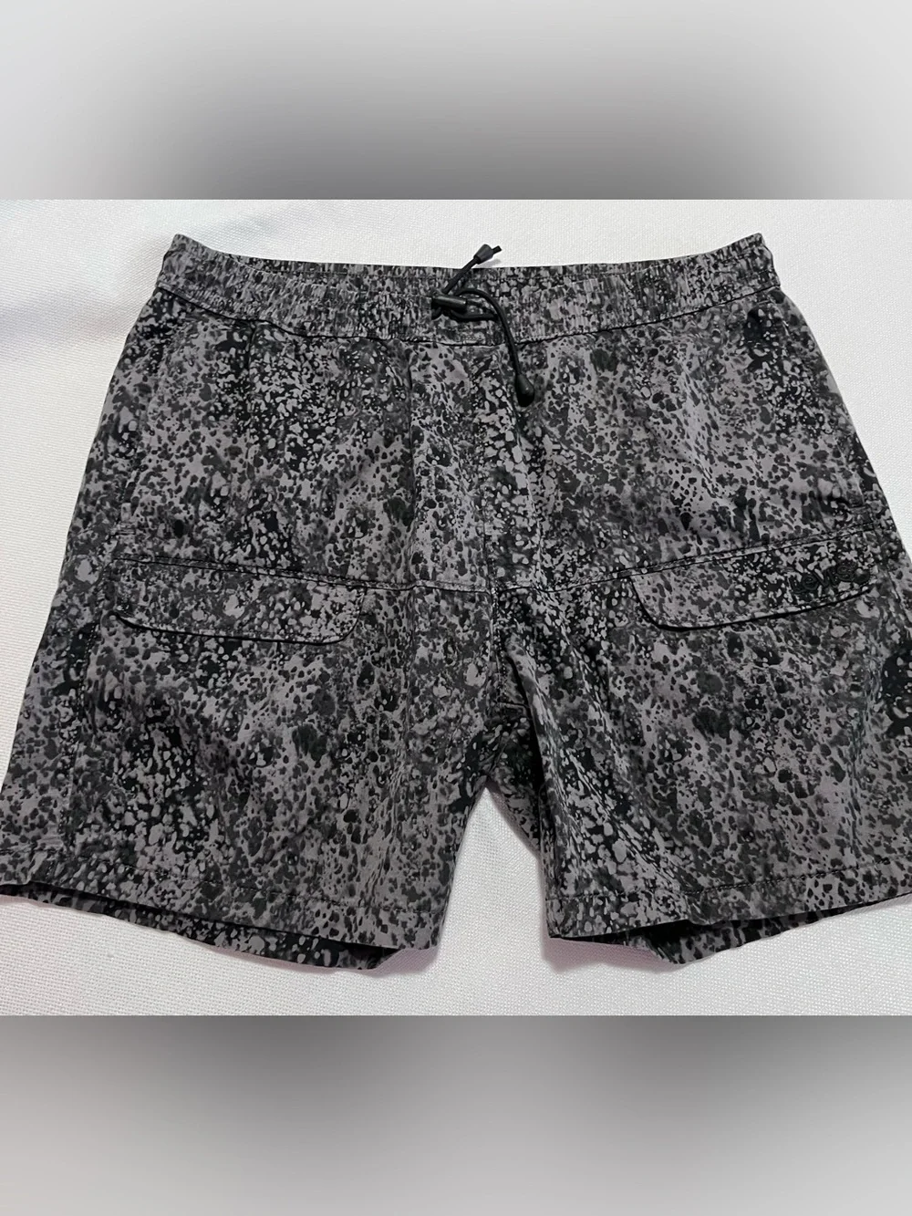 Levi's Waterless Black and Gray Speckled cargo Drawstring Shorts size large